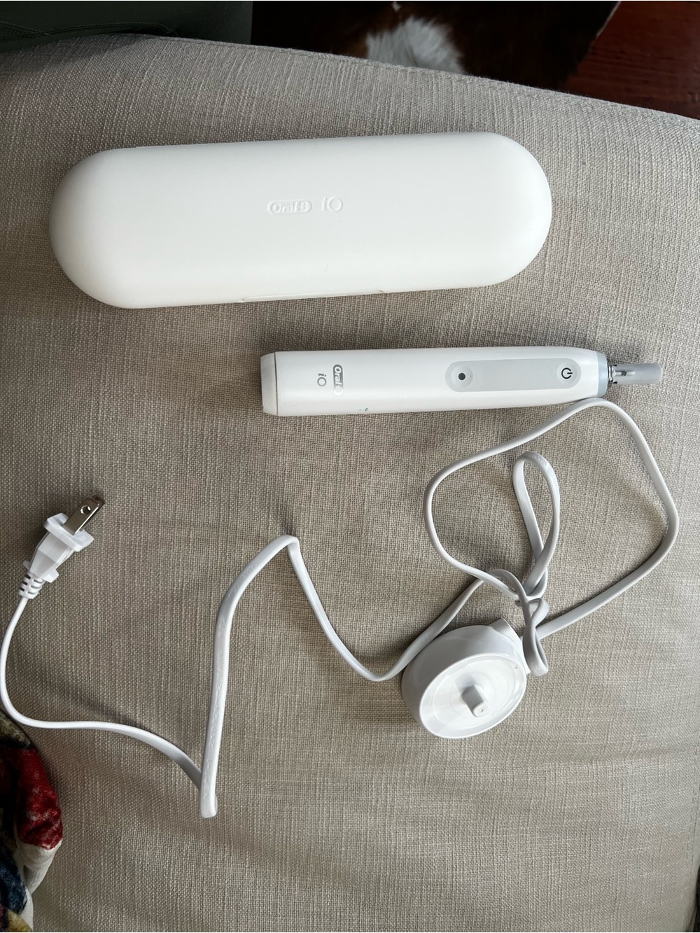 Oral‑B Electric Toothbrush with Charging Base and Travel Case - iO3 Series
